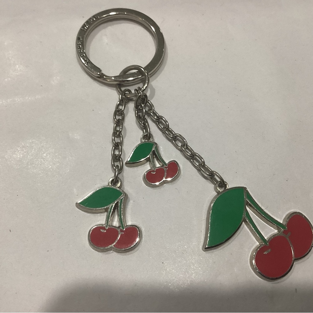 Sharper Image vintage CHERRIES keychain, very CUTE!